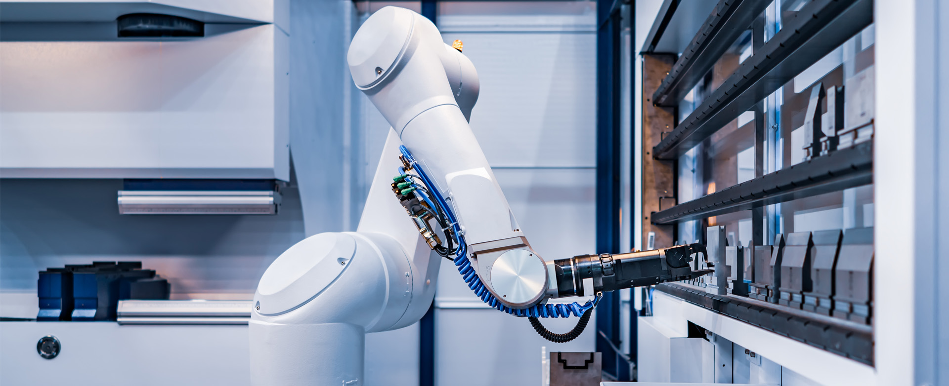 Technologia na usługach przemysłu – komponenty automatyki przemysłowej